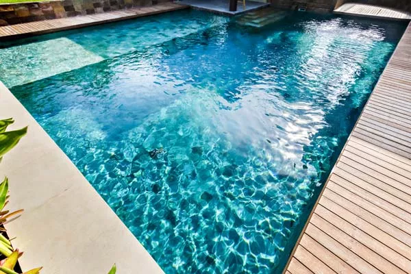 Pisciniste pour mise en hivernage d'une piscine, Fréjus, AK Piscines