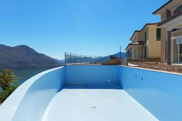Professionnel pour rénovation du revêtement en liner de piscine, Fréjus, AK Piscines