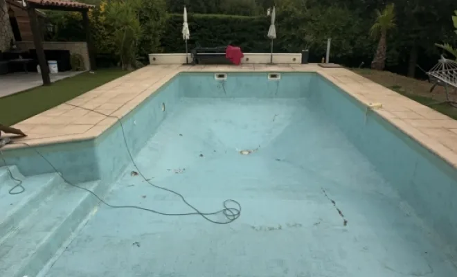 AVANT Rénovation de piscine en mosaïque à Mougins