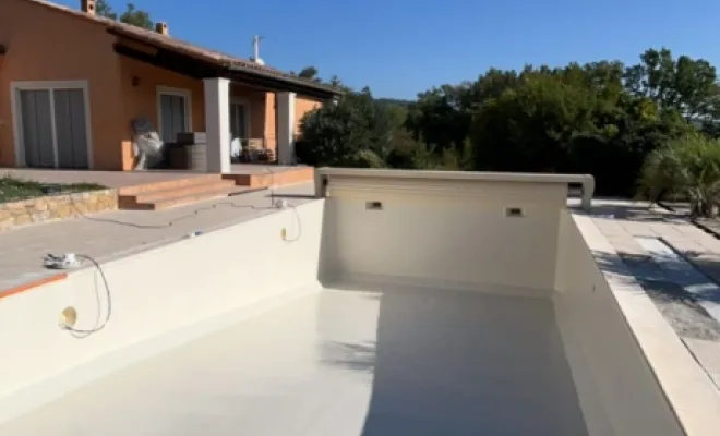 Application des deux couches de gel coat ivoire clair 